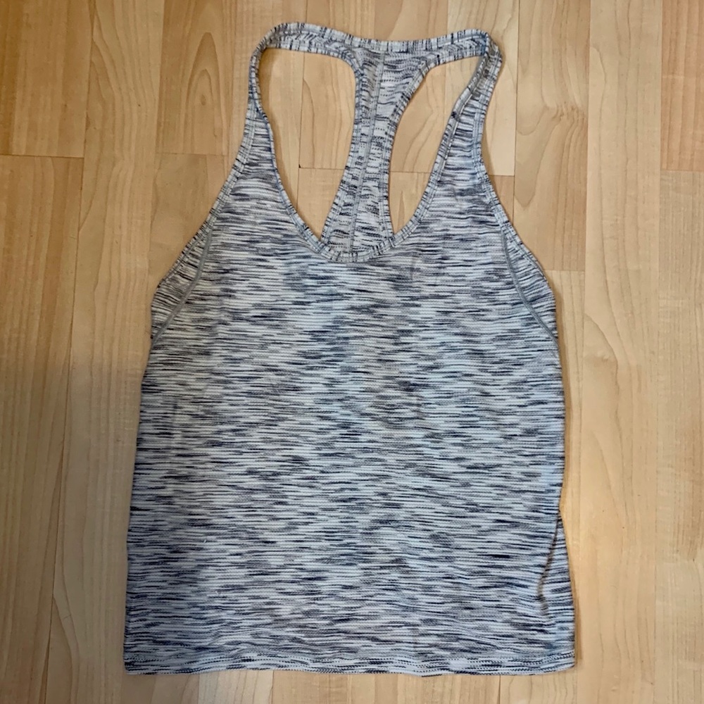 Lululemon size 6 tank